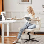Chaise de bureau pivotante sans accoudoirs, assise large entrecroisée, rotation à 360°, inclinaison à 22°, cuir PU, supporte 136 kg, beige/noir/gris