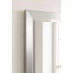 Miroir mural rectangulaire de salle de bain - Cadre en nickel brossé, 21,5"L x 27,5"H